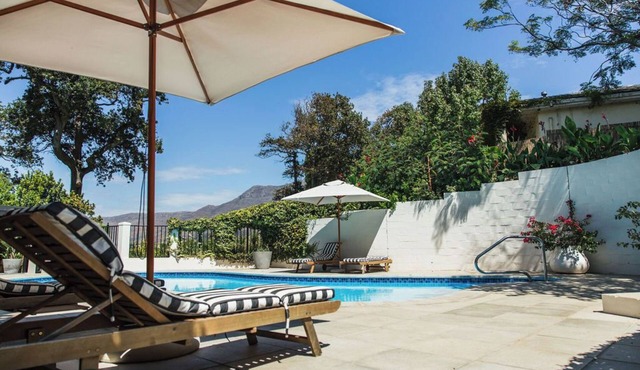Tranquil Garden Cottage with Stunning Vineyard-to-Mountain Views in Cape Town