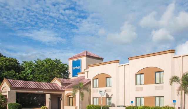 Travelodge by Wyndham Fort Myers Airport