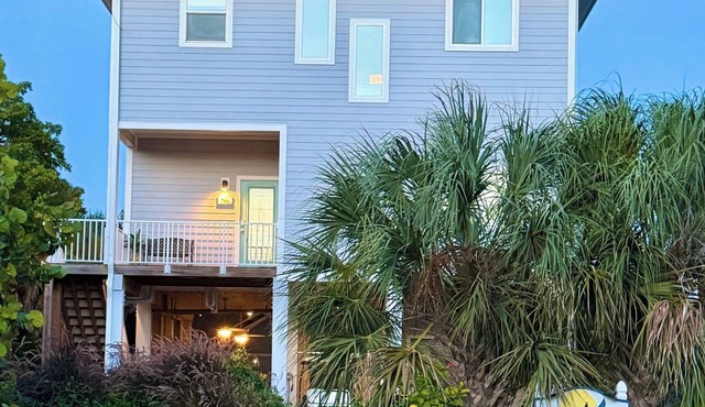 Triple Tales - Waterfront Property with Dock, Private pool & 2 minutes to beach!