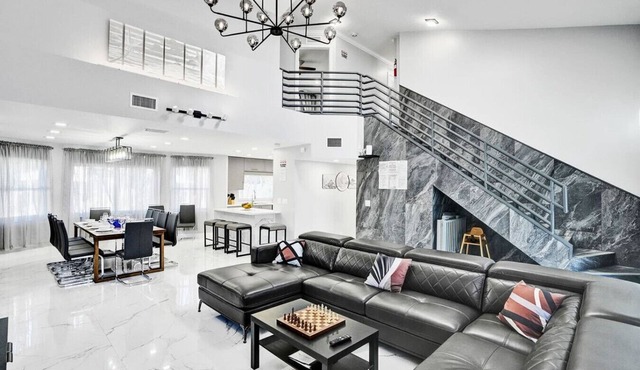 Ultra-Luxury 5BR Villa Heated Pool Game Room near Beach in Dania Beach