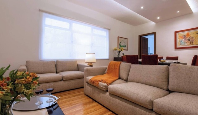 Unbeatable location, 4 bedroom 3 bathroom, elevator, WIFI, washer and dryer inside the apartment, self check in. in Ciudad de México