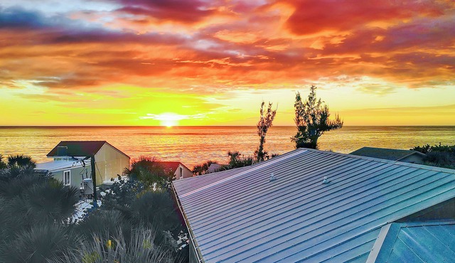 Uncrowded Beach Sunsets just 50 steps away + 2 King beds + Pac Man Arcade