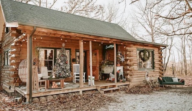 Unique Emerald Gabel Cabin in Salem
