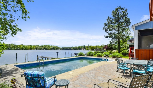 Unwind at Waterfront Annapolis w/swimming pool & pier - July specials! in Annapolis