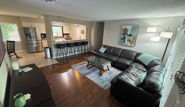 Updated 3-bedroom POOL house with AC in gorgeous Fort Myers