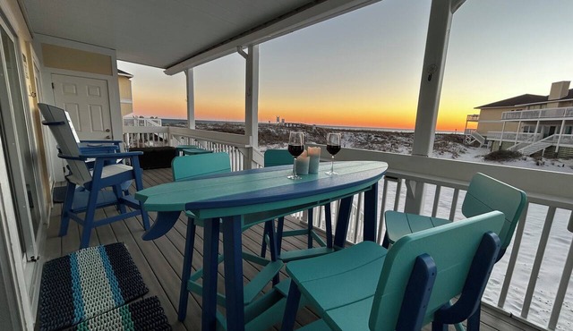 Updated beachfront condo - Hear the waves from your room. Beach chair service! in Destin