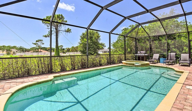 Vibrant Rotonda West Home w/ Lanai & Grill!