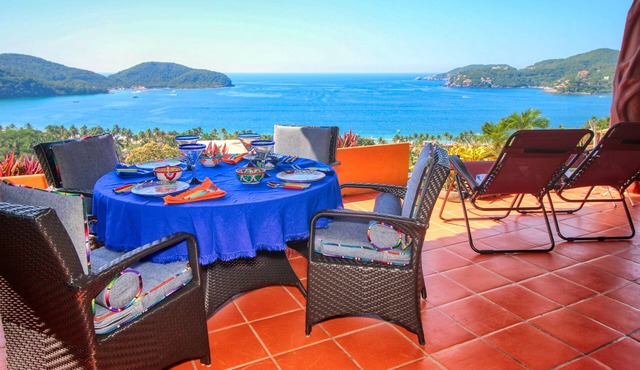 VIEWS Beach Designer Upscale 2-4 adults Best Location CASA ZIH LaRopa Playa in Zihuatanejo