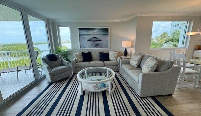 Views of palm trees, sand and the Gulf! - WS0304