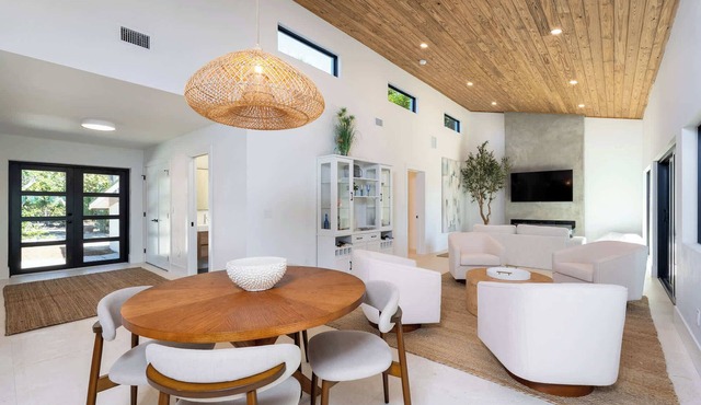Villa Bayou- Modern Waterfront Home on Clam Bayou
