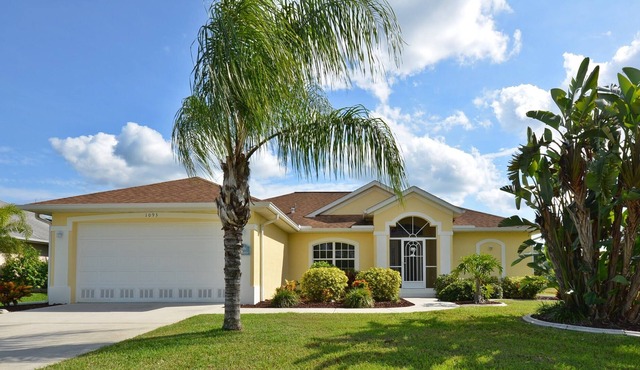 Villa Marco, Sleeps 5, Private Heated Spa & Sunbathing, Rotonda, Florida