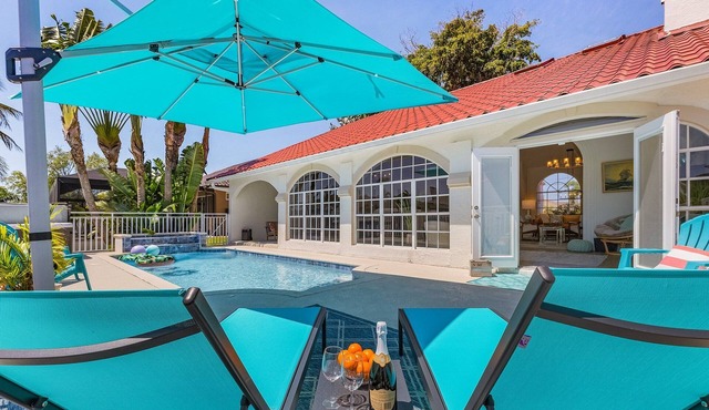 Villa Serena - Sophisticated 3 BR waterfront Villa with heated pool, hot tub, kayaks, dock and tiki hut