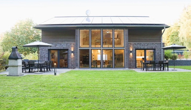 Villa Thormarcon, Plauer See, 20 Gäste, Sauna+Pool in Malchow