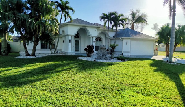 Villa with solar and electrically heated pool, south-facing exposure.