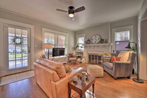 Vintage Chic Cottage < 1 Mile to UNC Greensboro! in Greensboro