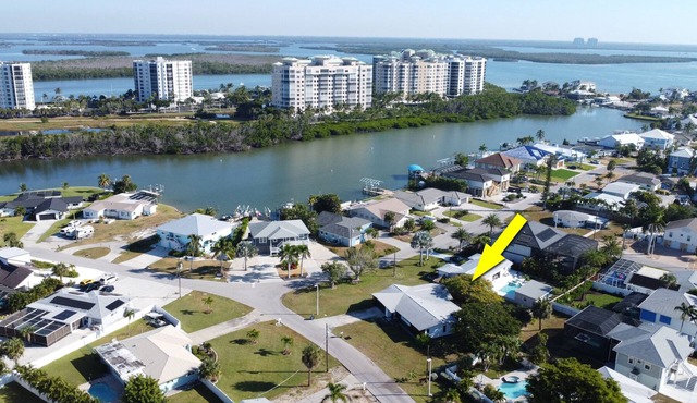 Walk to Beach Perfect For 2 Families, Double Masters + 1