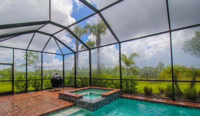 Waterfront, Amazing Pool, Near Beach, Blue Marlin Cottage in Port Charlotte