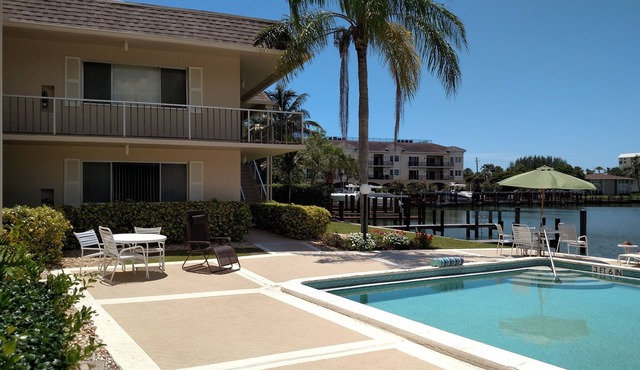 Waterfront Condo Near Lowdermilk Park In Naples FL
