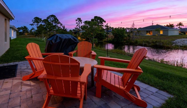 Waterfront Getaway - Fish from Backyard Canal