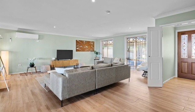 Waterfront Lakehouse Hot Tub Kayaks &Paddle Board in Central Coast