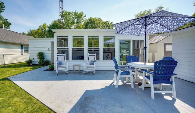 Waterfront Lakeview Cottage w/Dock & Lift! in Lakeview