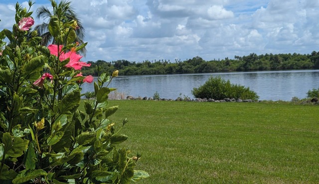 Waterfront views! Pool, Boat Dock, Tennis, Billiards & MORE. 90-day Minimum Stay