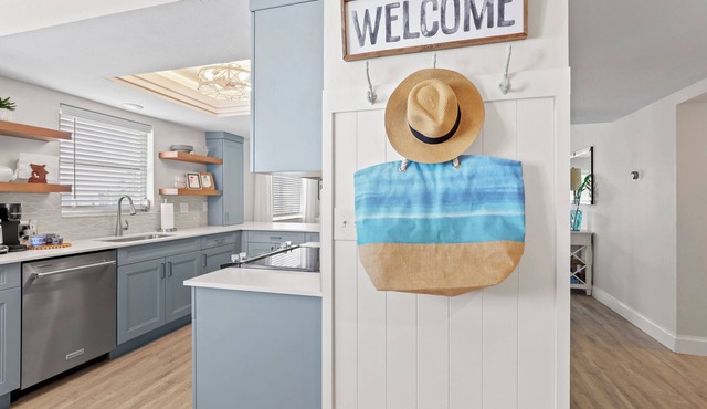WATERFRONT VIEW FORT MYERS BEACH CONDO WITH POOL AMENITIES - WALK TO THE BEACH
