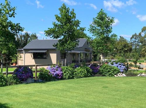 Willow Cottage Retreat in Brightwater