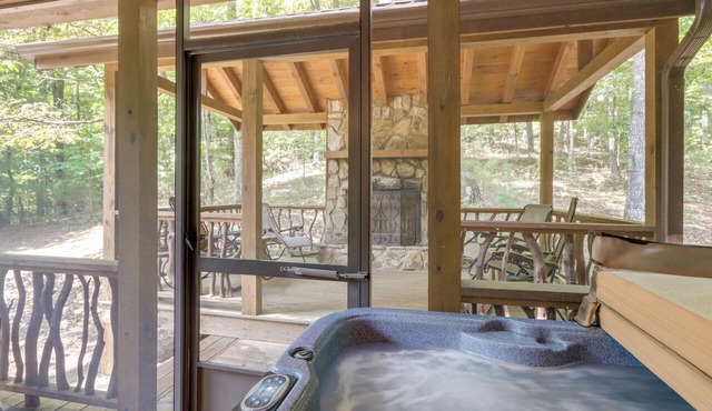 Woolly Bugger Cabin: Hot Tub & Fishing Pond in Blue Ridge