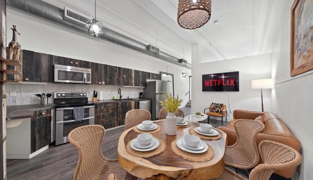 Woolworth Loft -Downtown Apt Sleeps 8 Near Gaslamp in San Diego