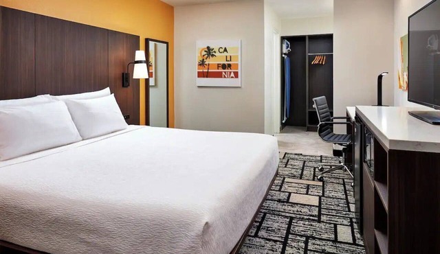 Your Orange County Home Base with Pool, Breakfast & Easy Access Everywhere in Orange