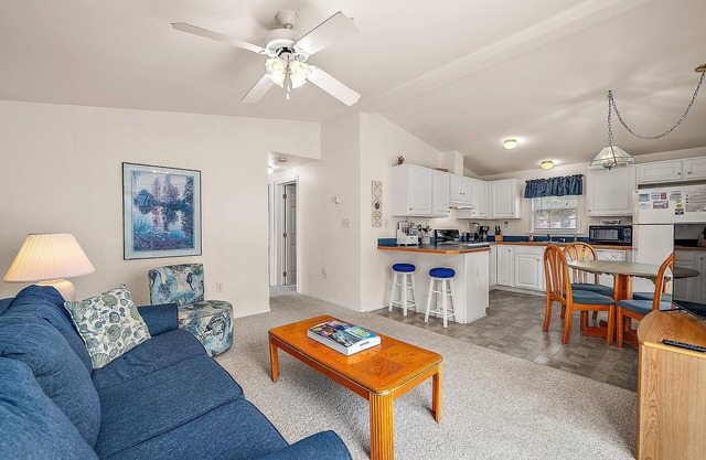 Assateague Pointe 2 br/1 ba 2 outdoor pools -in WOC. in Berlin
