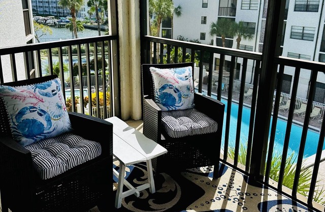 Beautiful Water views from the comfort of your condo & Private Lani