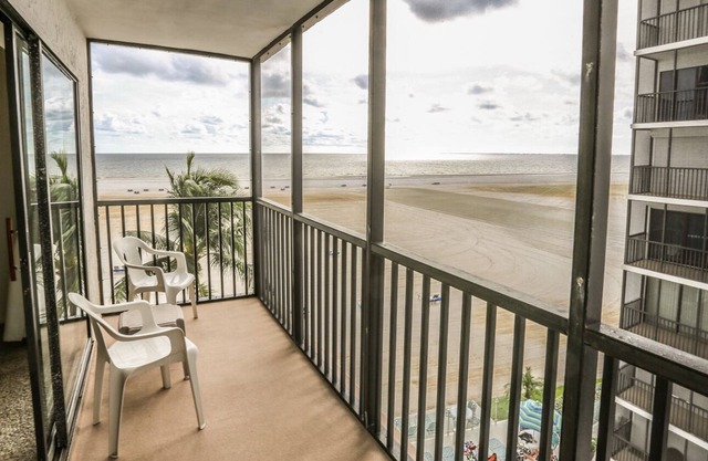 Cute coastal condo directly on beach + great views
