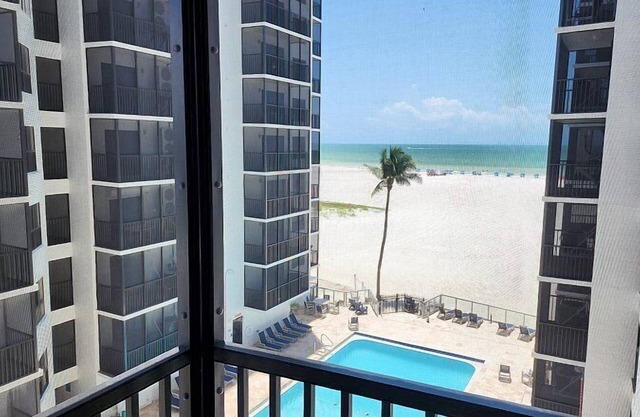 Daydreaming of a getaway with beach days, dips in the pool, local dining and fun filled adventurous days. Let your adventure begin at Island Winds, condo 522!