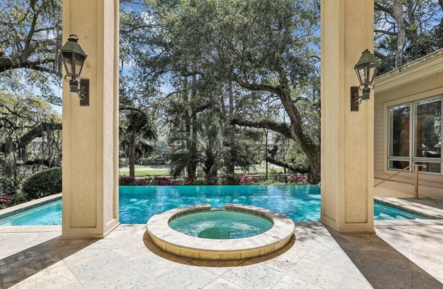 Luxury 6BR 3rd Row Home w/Patio & Private Pool in Hilton Head Island