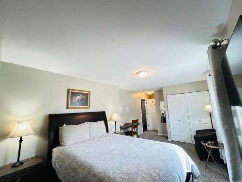 Midnight Sun Inn 