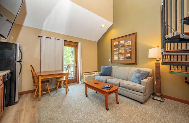Suites at Silver Tree: A316 Studio & Loft Standard View in Oakland