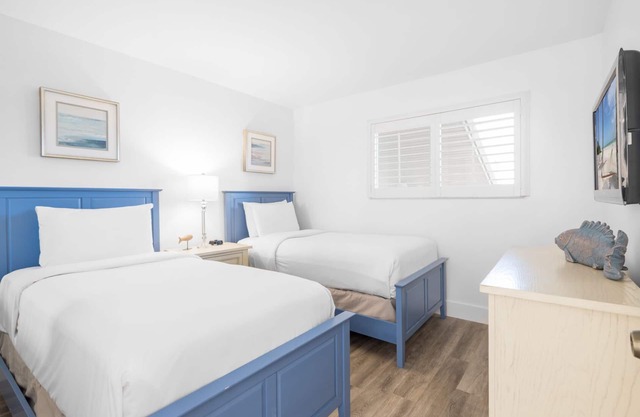 Your Home Away From Home! 2 Classy Villas, Beach, Free Access to Tennis Court