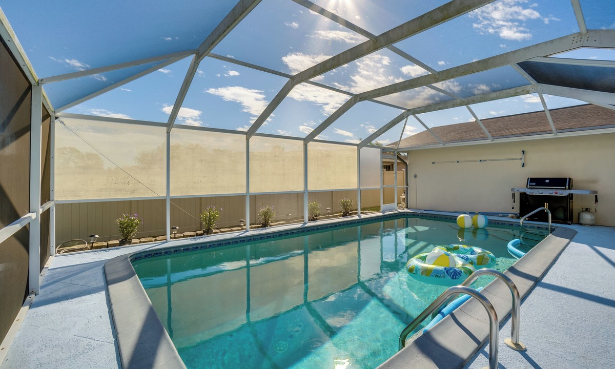 Port Charlotte - Charlotte Harbor Cottage | 4 Mi to Port Charlotte Beach Park: Gem w/Pool