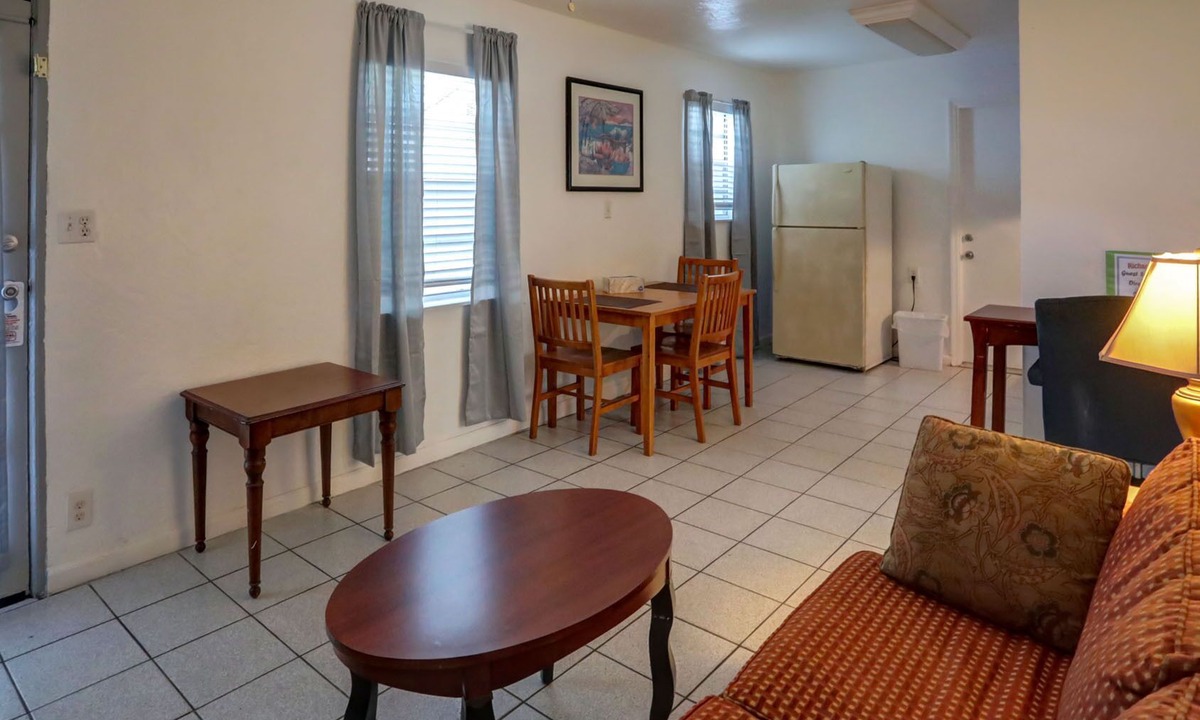 Hollywood Lakes Hotel | Richard's Motel