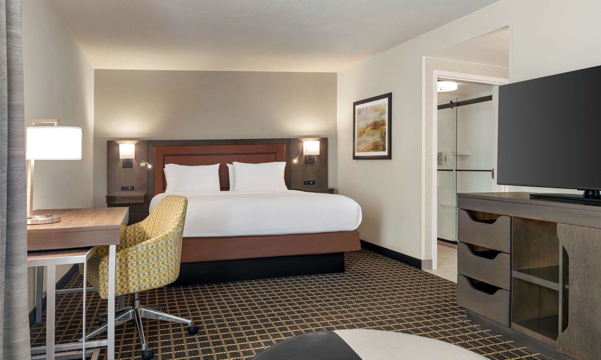 Greenville Downtown Hotel | Hampton Inn & Suites Greenville-Downtown-RiverPlace