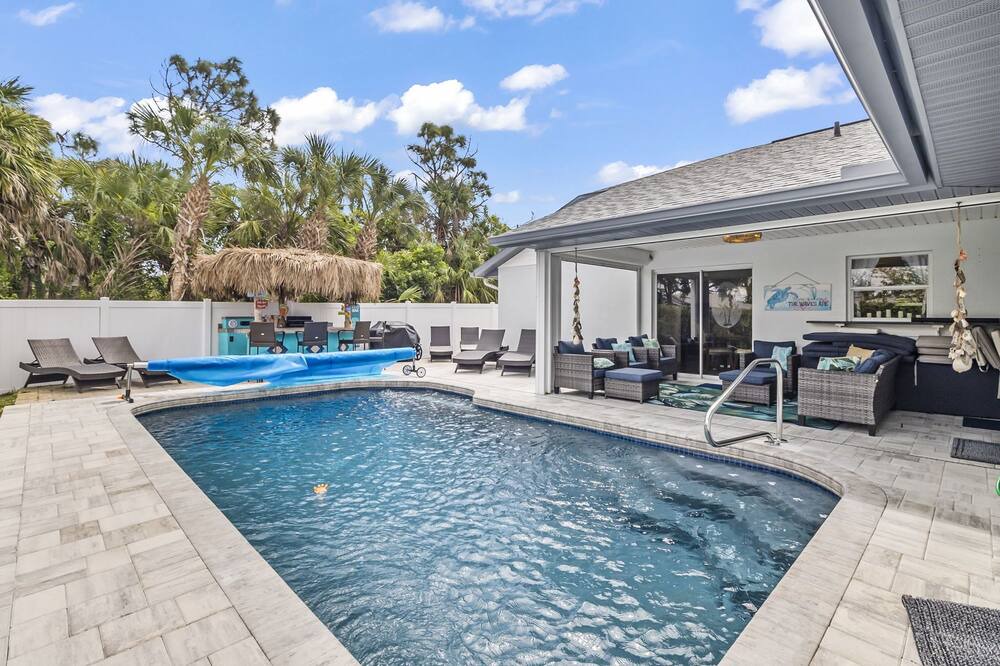 Englewood East House | Tiki Cove Retreat Heated Salt Water Pool & Tiki Bar