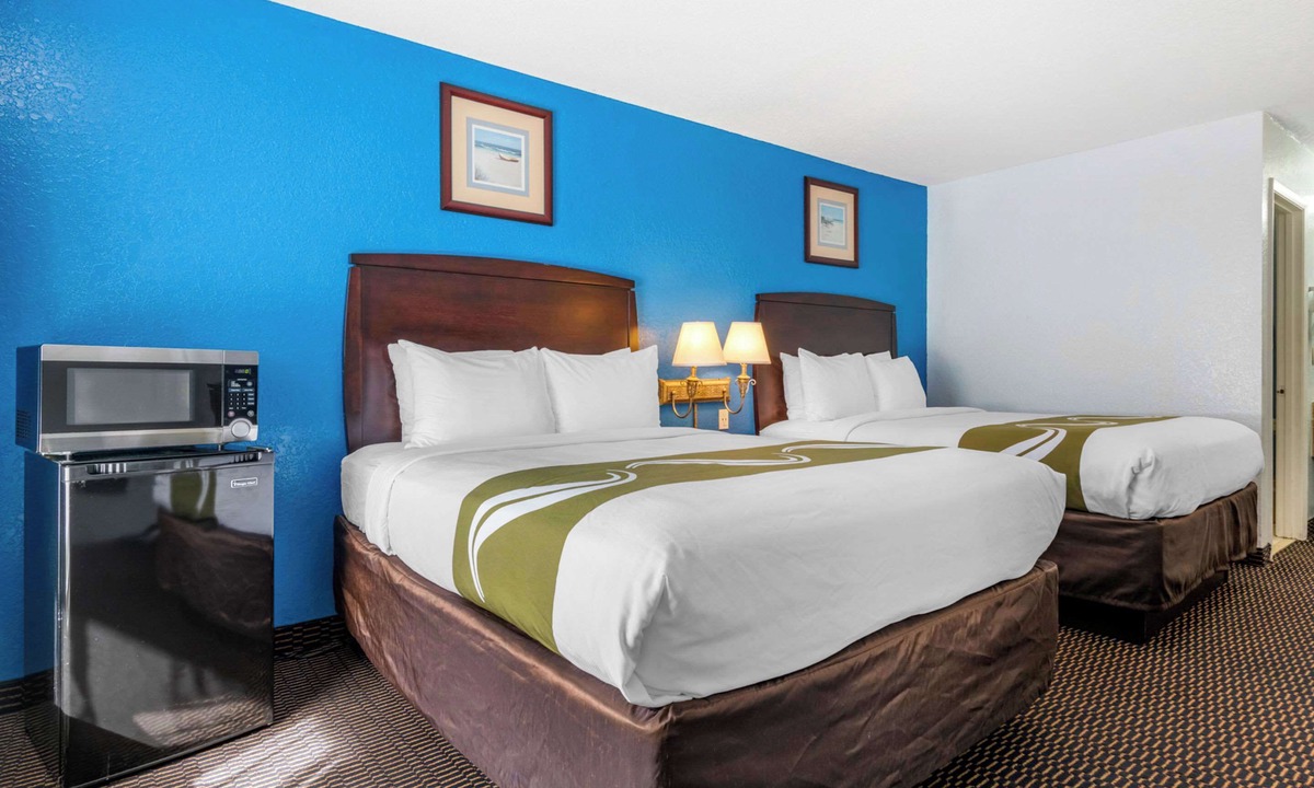 Indian Beach Sapphire Shores Hotel | Quality Inn Sarasota North Near Lido Key Beach