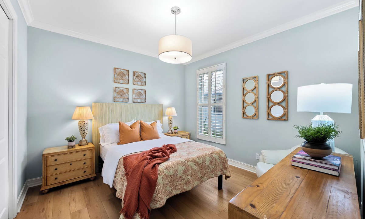 Naples Park House | Neapolitan - Newly Renovated 3-BR Luxury Home with Private Pool. Enjoy a Fully Equipped Kitchen and Free Wi-Fi