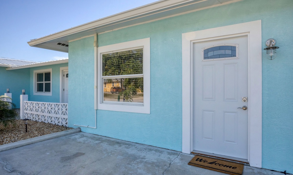 Grove City Apartment | Unit B.CLEAN,Great Location,Dockage Available,HEATED Pool,HUGE Back yard