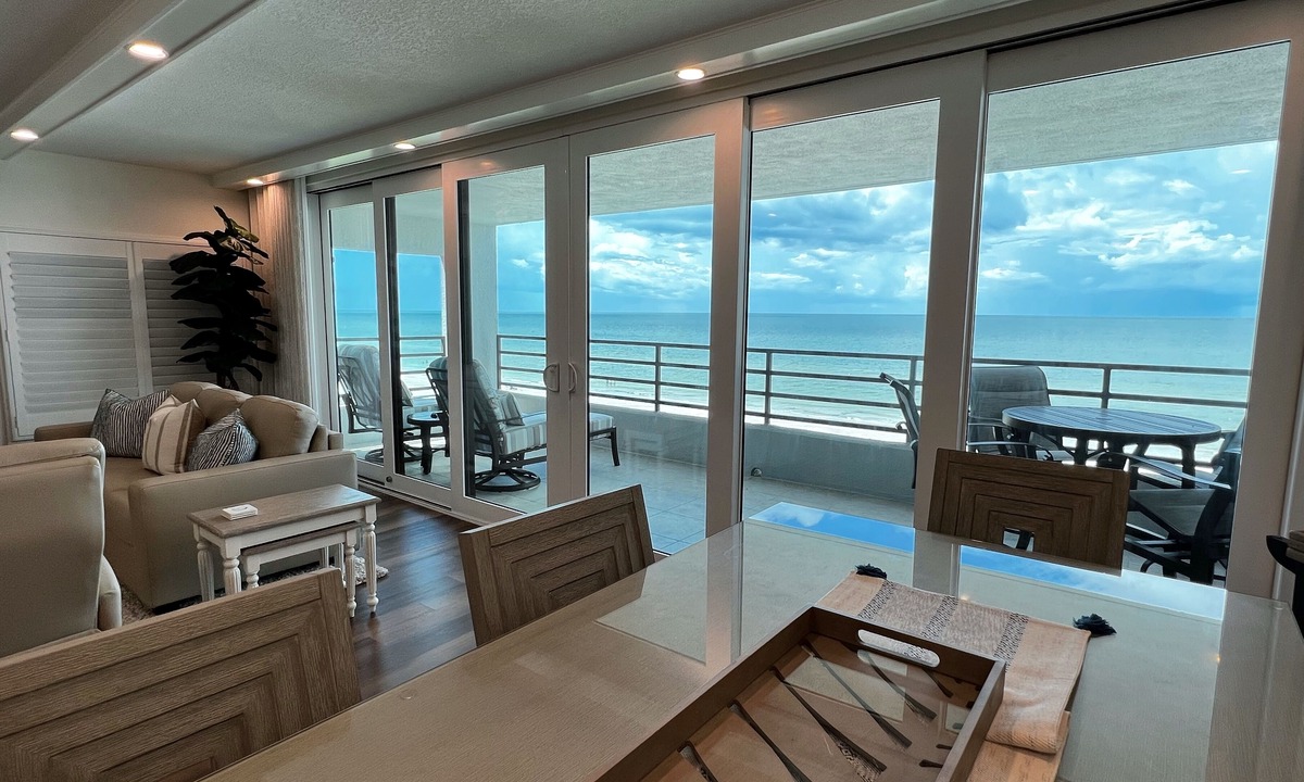 Independence Square Condo | New at Pier House! Renovated and Jaw Dropping Views + Walkable to Everything!