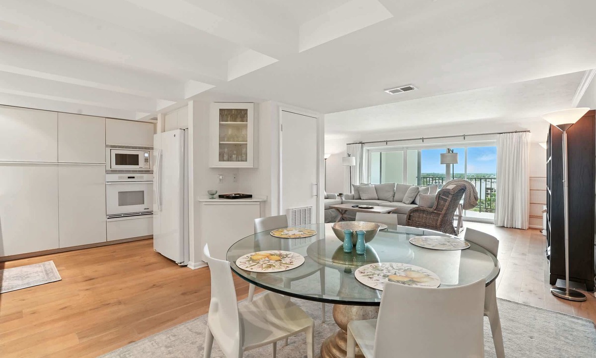 Park Shore Condo | Gulf Front - Walk to Beach -Enjoy Sunsets