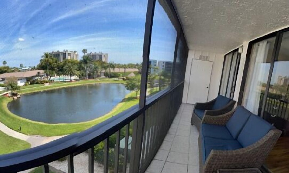 Fort Myers Condo | Beautiful condo in a riverfront community with relaxing pool views