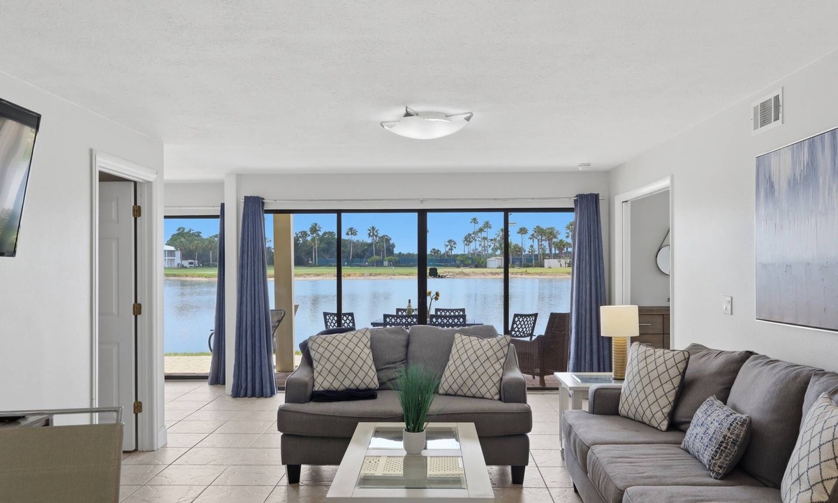 Wesley Chapel Condo | Lakeside Sunset Retreat | Ground Floor | 3 En Suites | Optional Saddlebrook Resort Amenities
